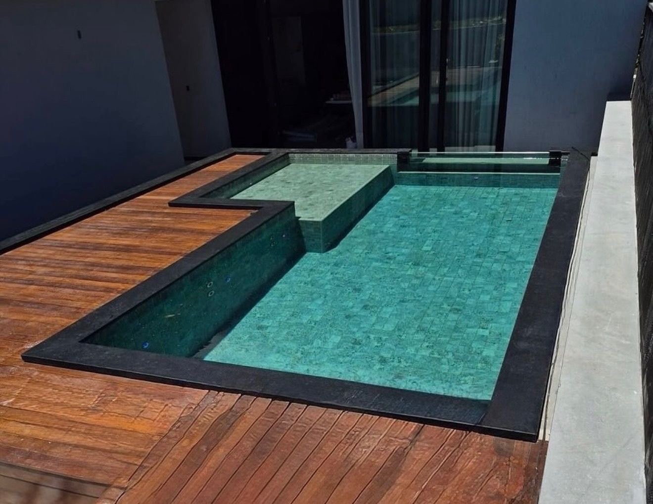 Modelo Piscina com prainha — Vitaly Piscinas